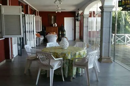 Dom wakacyjny Casa Con Jardin Y Piscina *